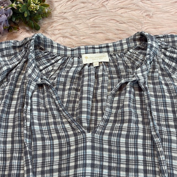 The Westside Grey Blue Plaid Tie Neck Peasant Top sz M - Picture 2 of 9